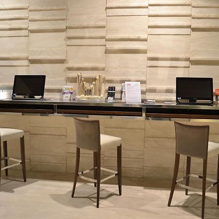 Cosmopolitan Hotel ชิวิตาโนวา มาร์เค ภายนอก รูปภาพ