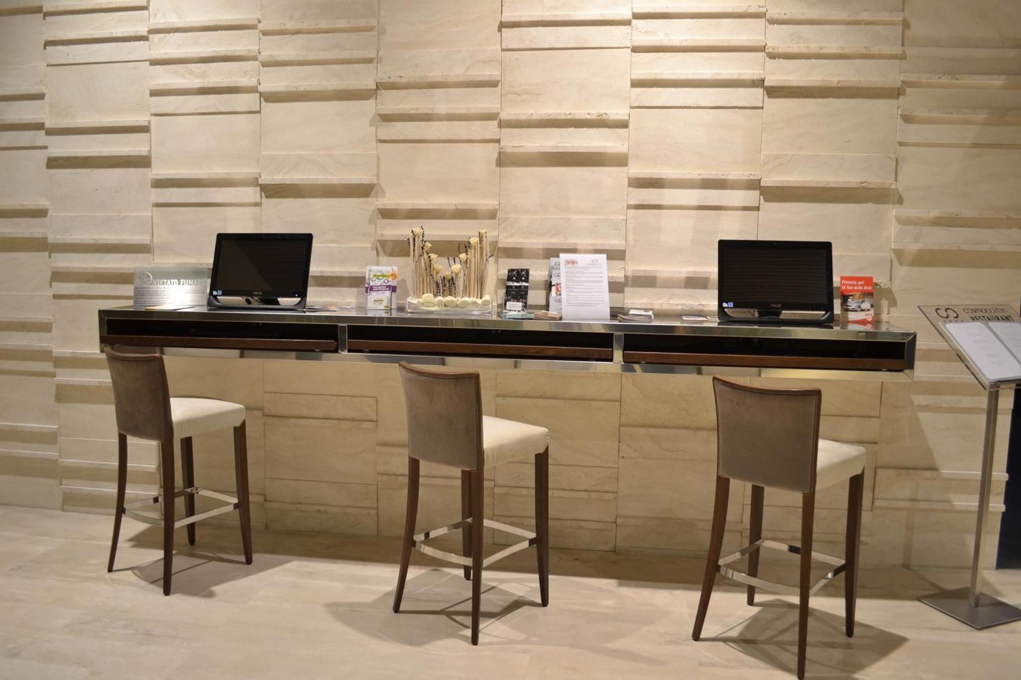 Cosmopolitan Hotel ชิวิตาโนวา มาร์เค ภายนอก รูปภาพ