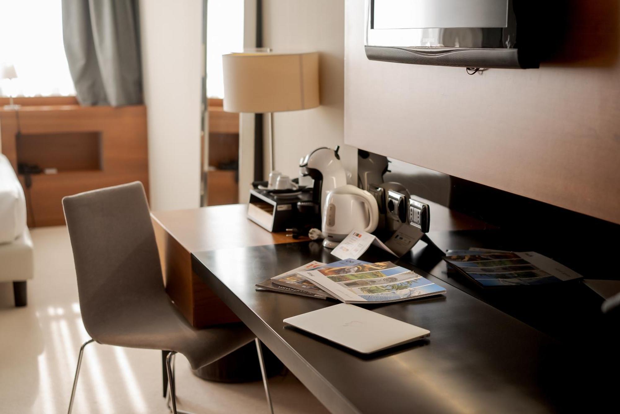 Cosmopolitan Hotel ชิวิตาโนวา มาร์เค ห้อง รูปภาพ