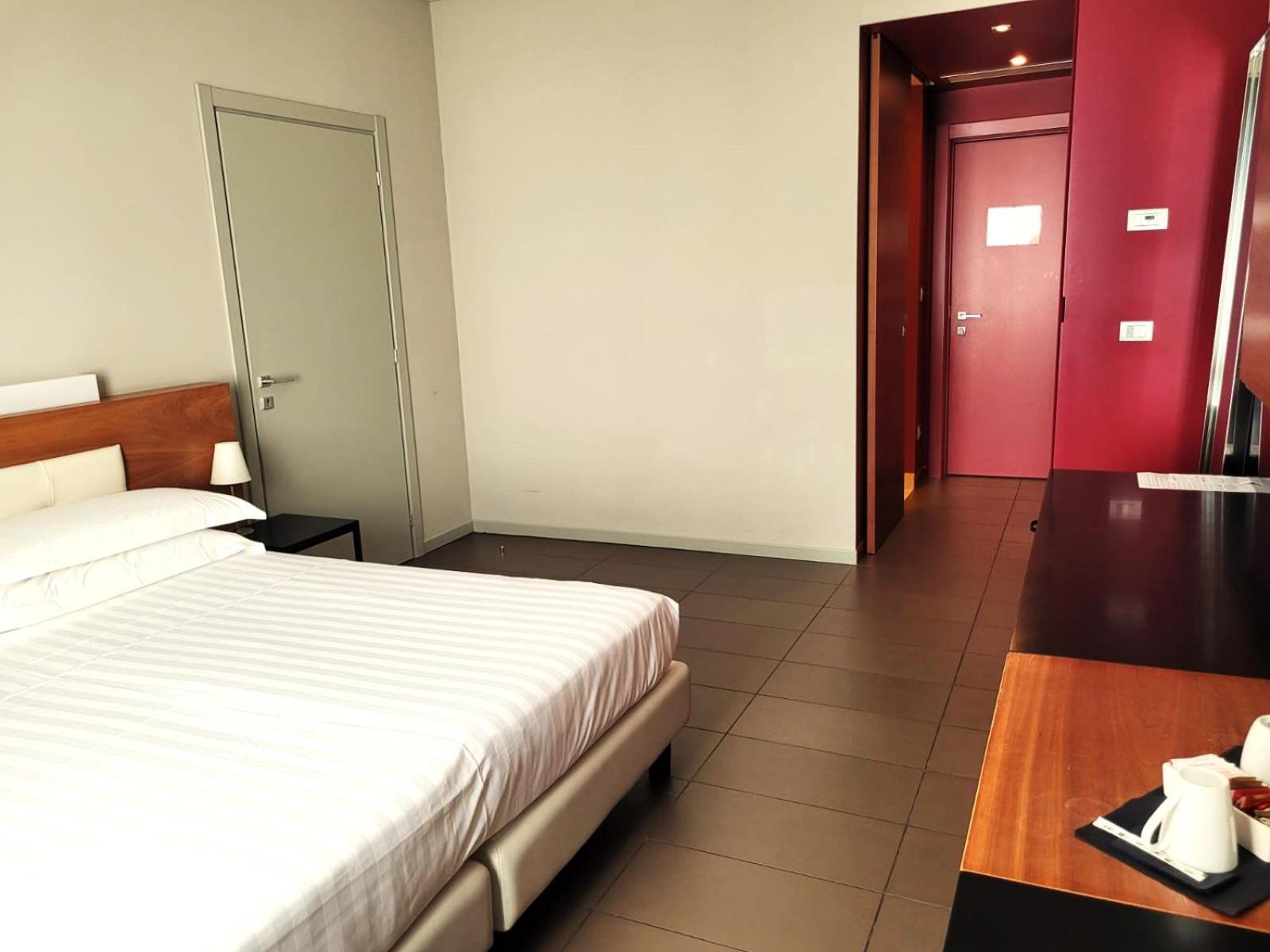 Cosmopolitan Hotel ชิวิตาโนวา มาร์เค ภายนอก รูปภาพ